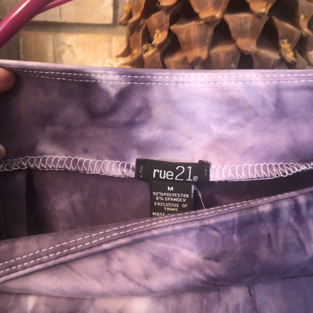 Ruffle bottom Purple Tye Dye stretchy shorts by RUE 21 size Medium - Picture 7 of 7